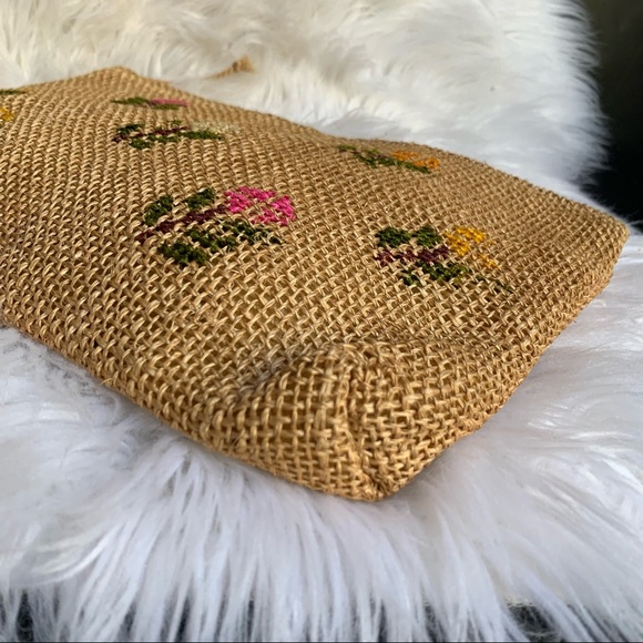 n a t u r a l :: Vintage Organic Large Boho Floral Burlap Straw Clutch - Picture 2 of 9